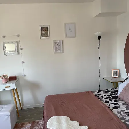 Quarto em Acomodações Particulares Chez Zeyna Noisy-le-Grand